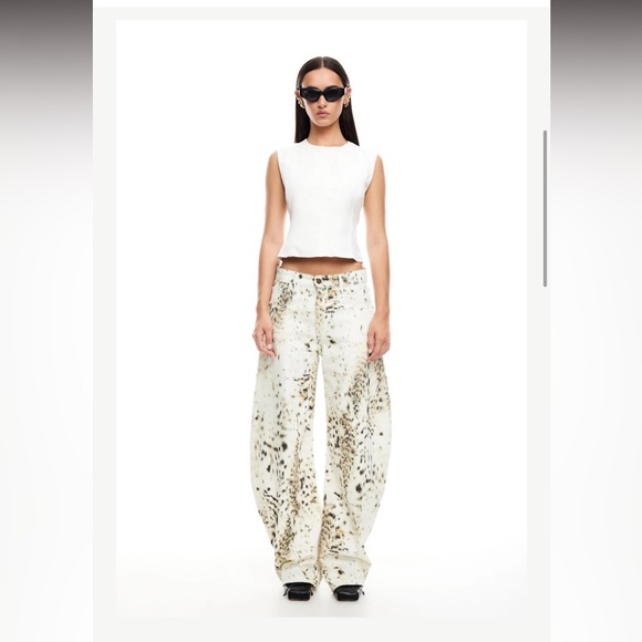 *SOLD* Lioness never worn horseshoe barrel jeans - Picture 2 of 4